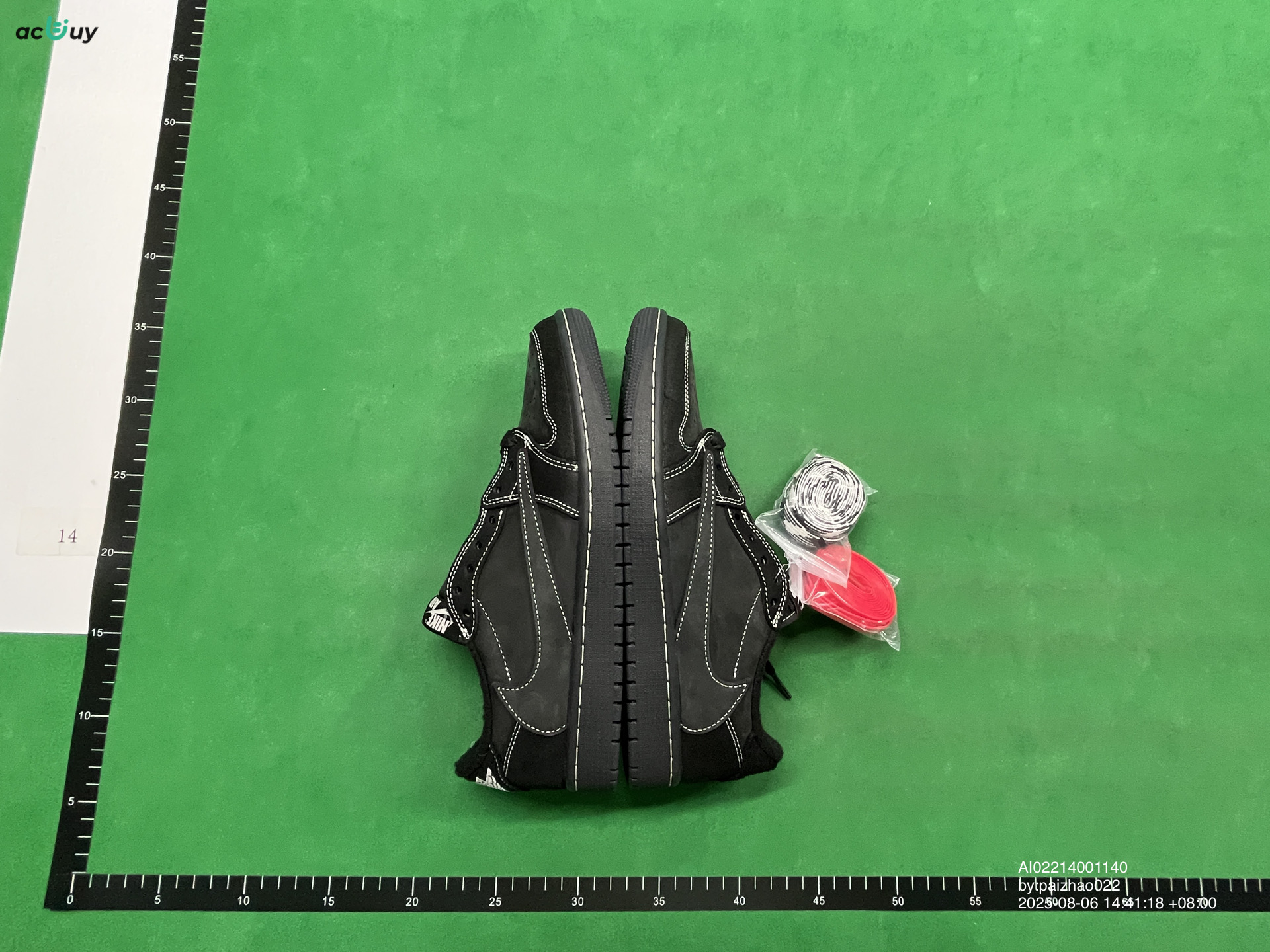 - Kakobuy Air jordan 1 Travis black.