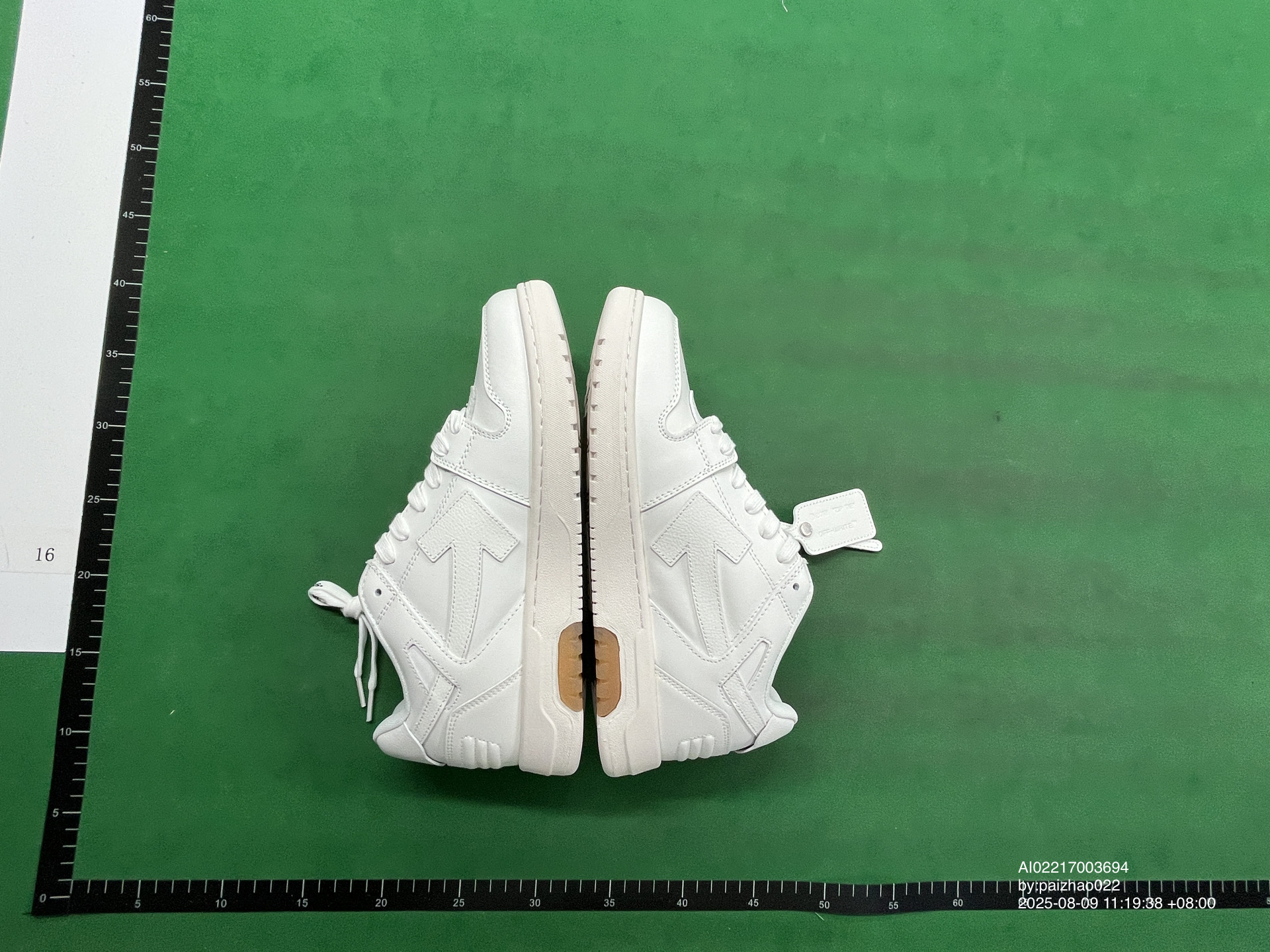 - Kakobuy off-whtitle Arrowhead Symbol Vintage Sneakers White-White