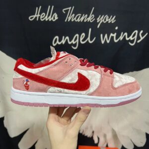 Kakobuy NIKE Dunk SB LowPro Valentine's Day Limited Edition