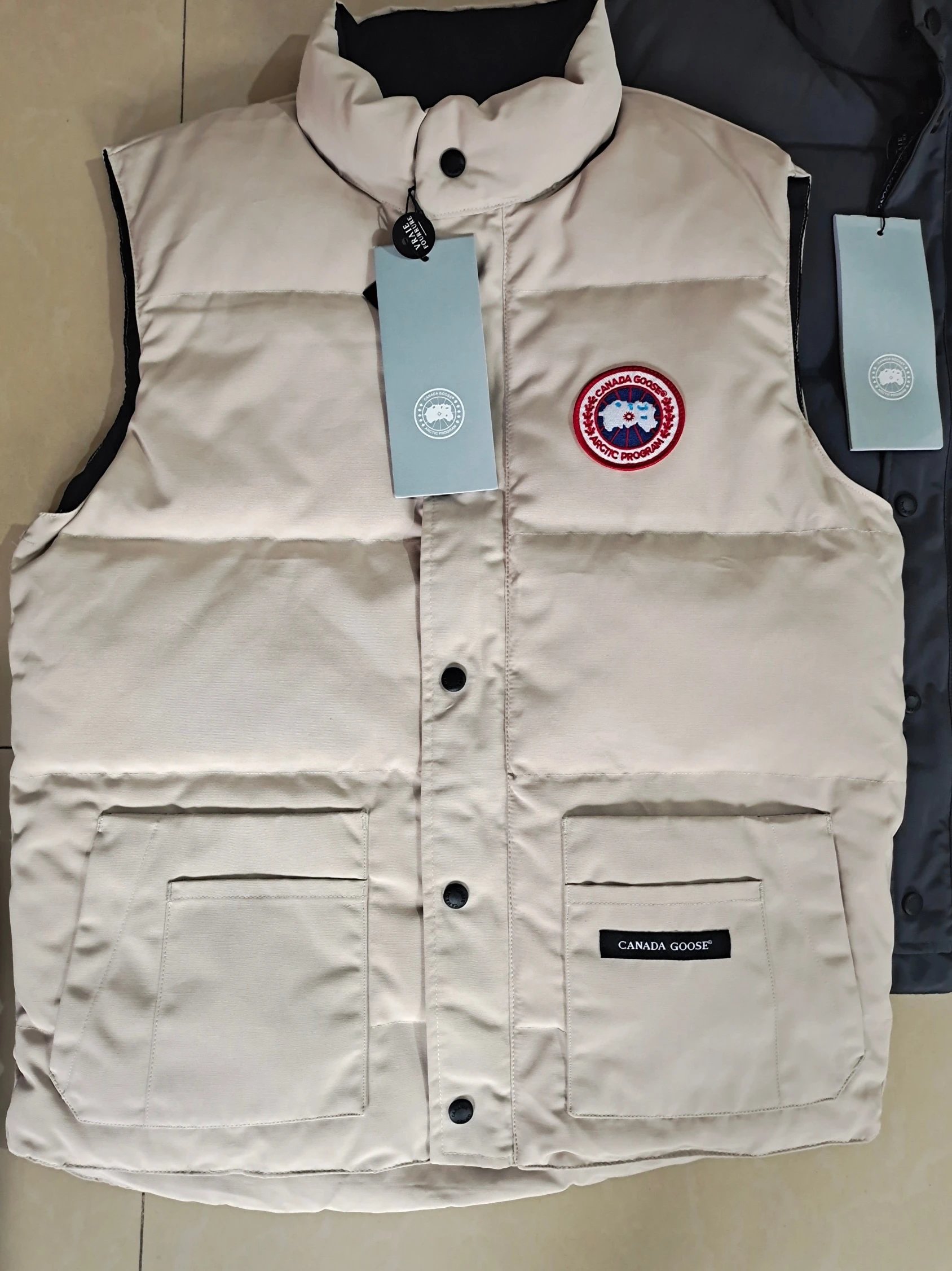 - Kakobuy Canada Goose Classic Down Vest