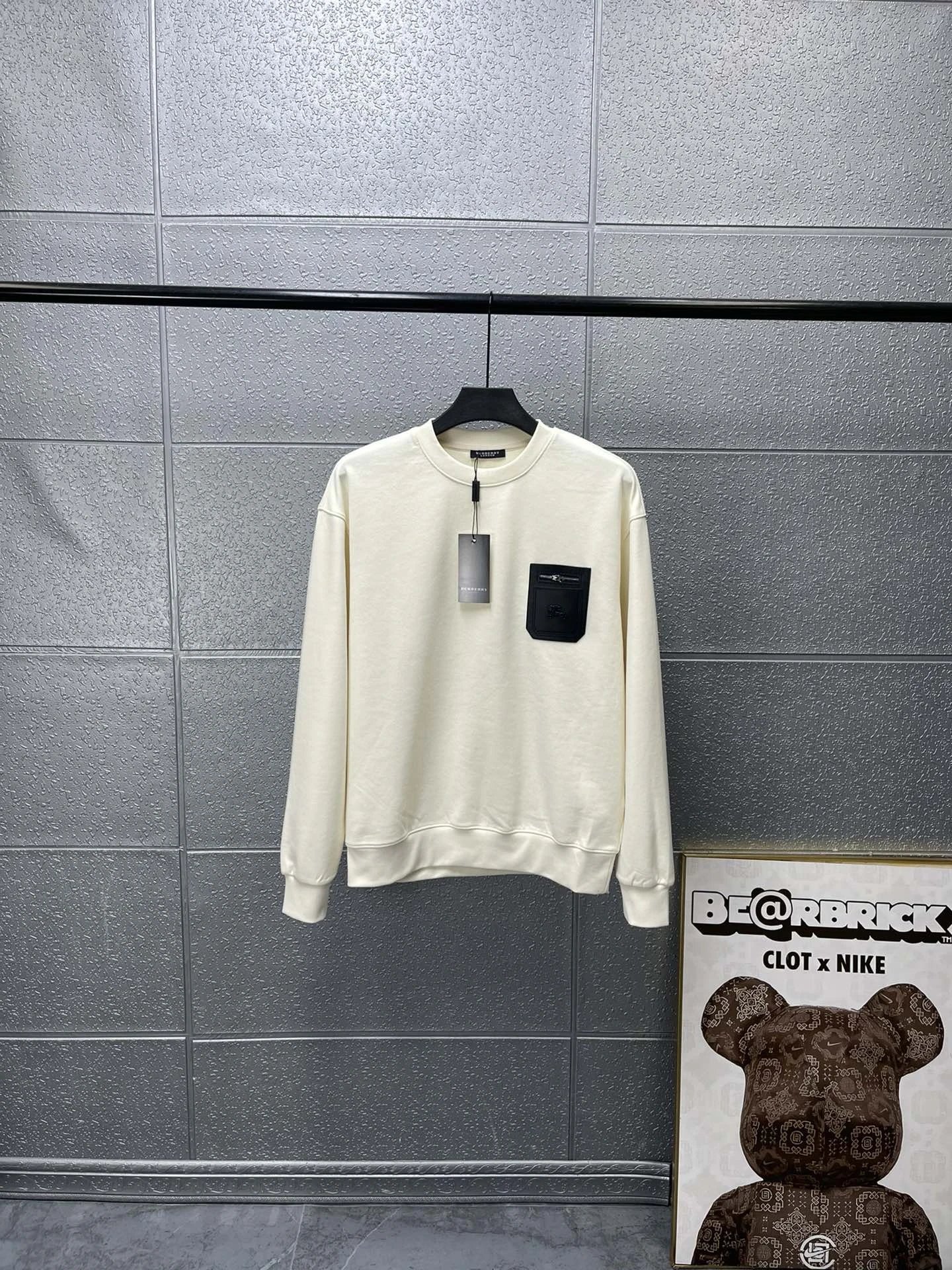 - Kakobuy Burberry Pocket Sweatshirt White