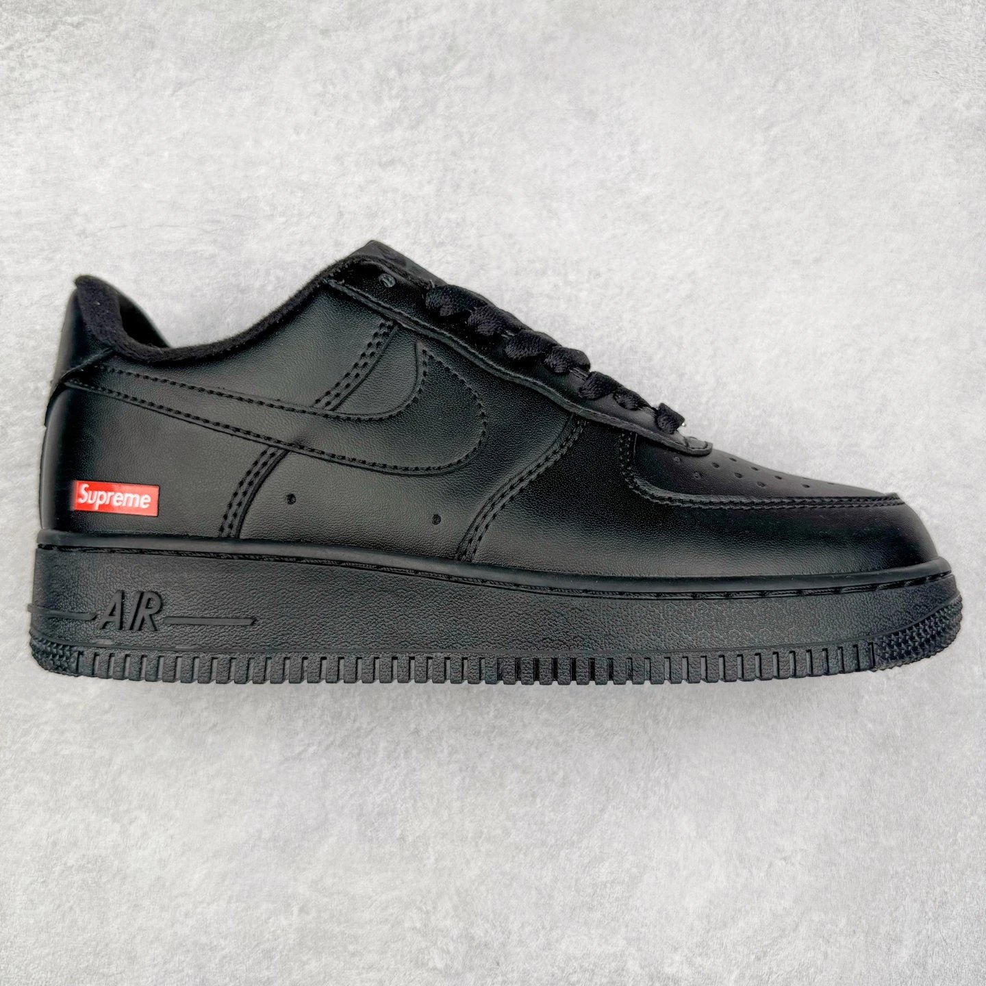 - Kakobuy Supreme x Nike Air Force 1 Low Collaboration: Black and Red