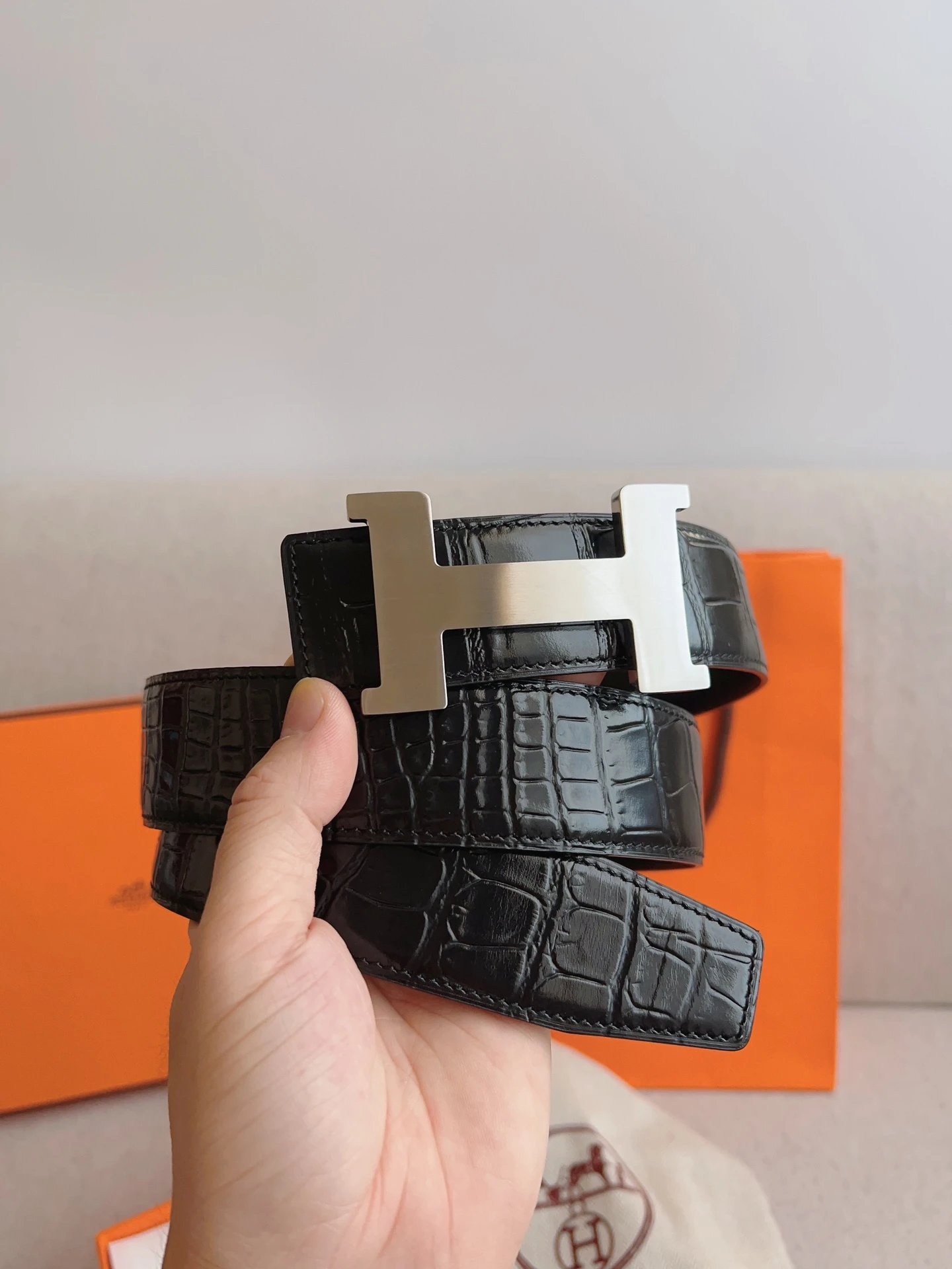 - Hermes Black Crocodile-Patterned H-Buckle Men's Belt